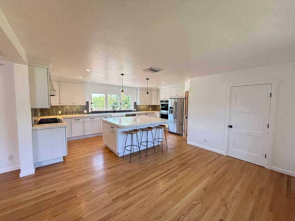 1401 Forest Ave - Photo 7 of 10