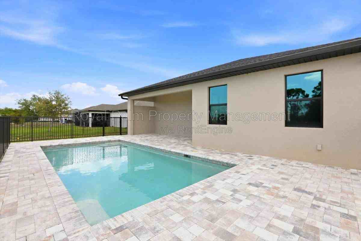 2616 Nw 9th Ave - Photo 2 of 10