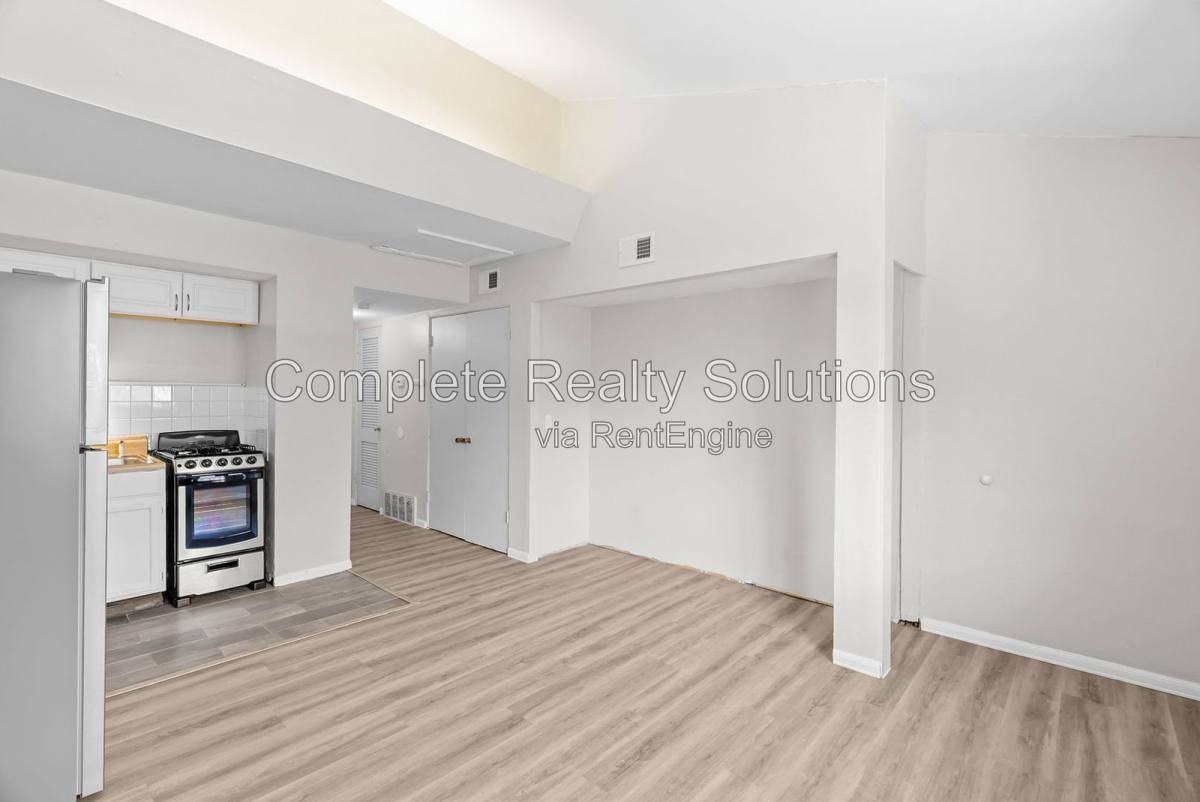 2323 Woodson Rd #L - Photo 5 of 10