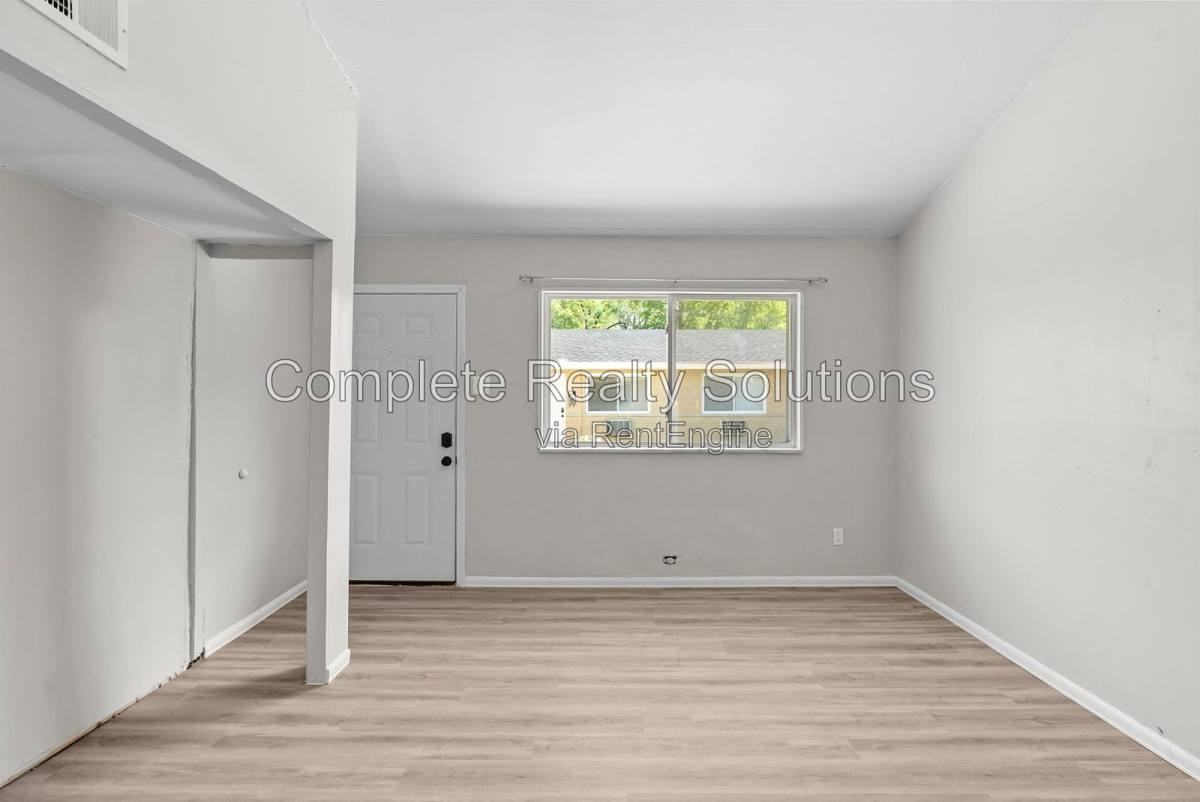 2323 Woodson Rd #L - Photo 7 of 10