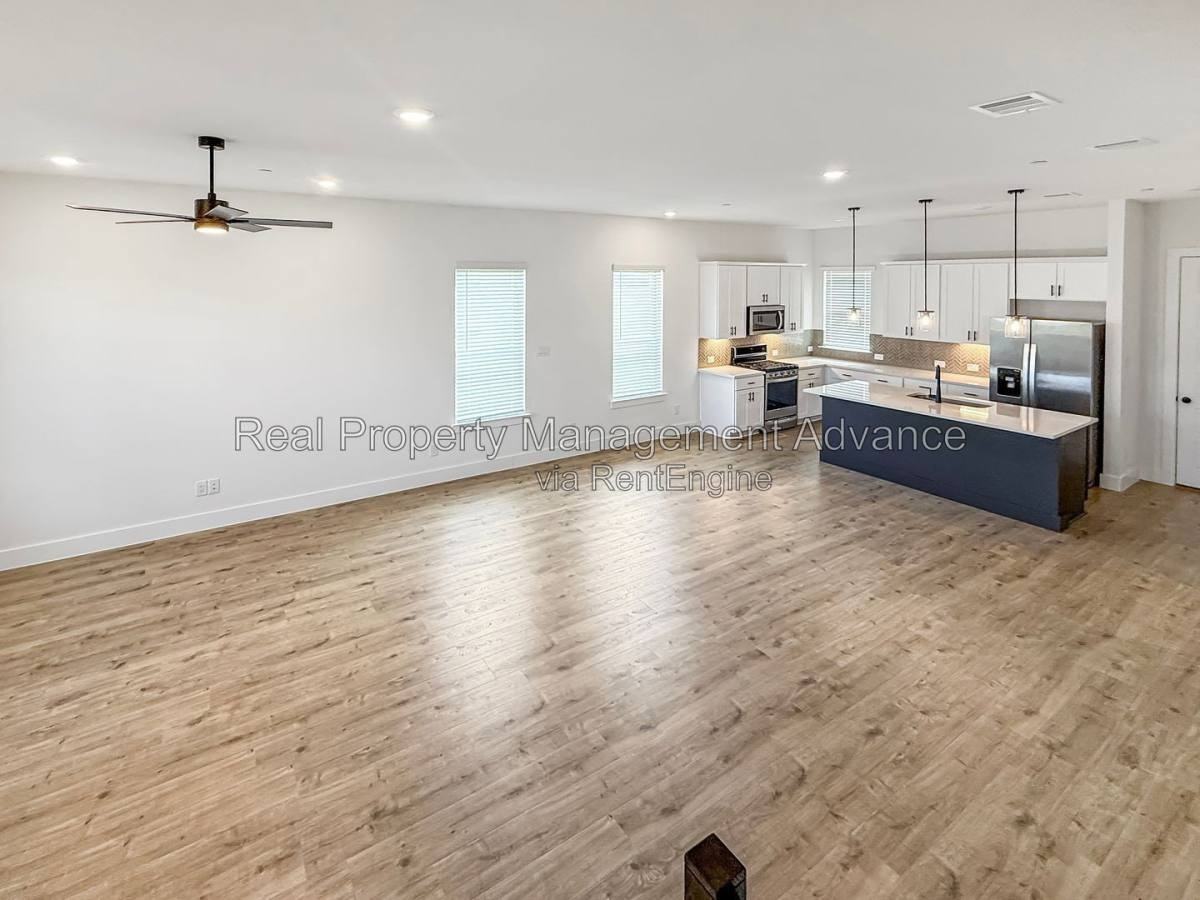 4400 Elm Springs St - Photo 7 of 10