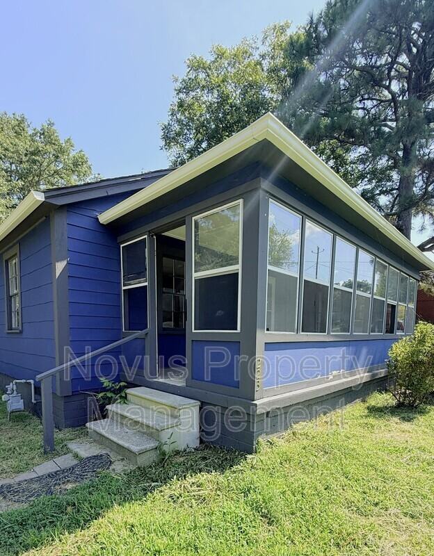 223 Waddell St - Photo 3 of 13