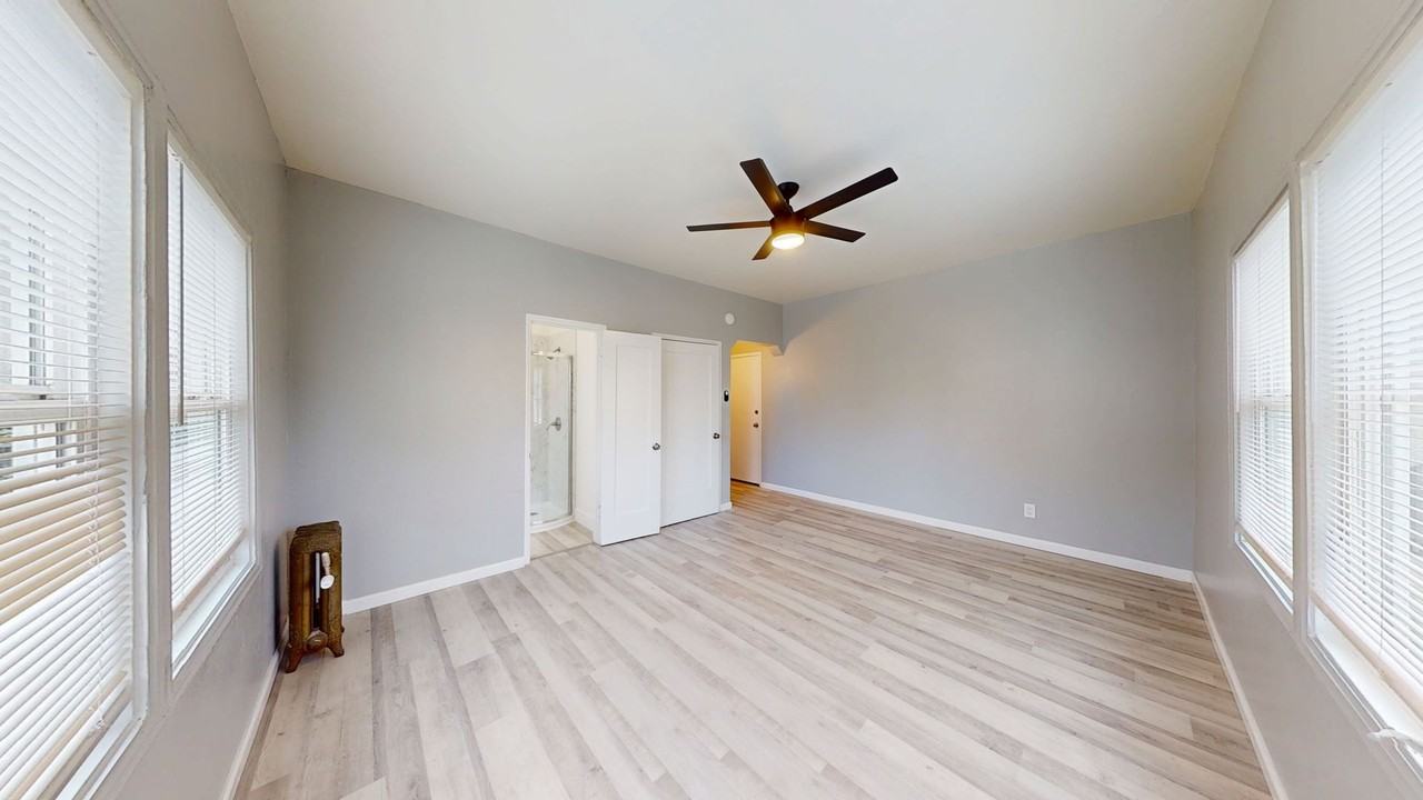454 34th St - Photo 4 of 33