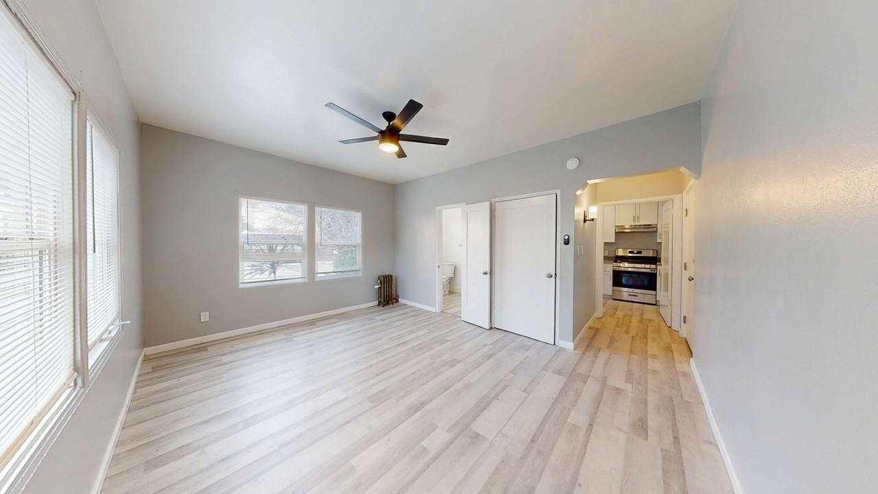 454 34th St - Photo 5 of 33