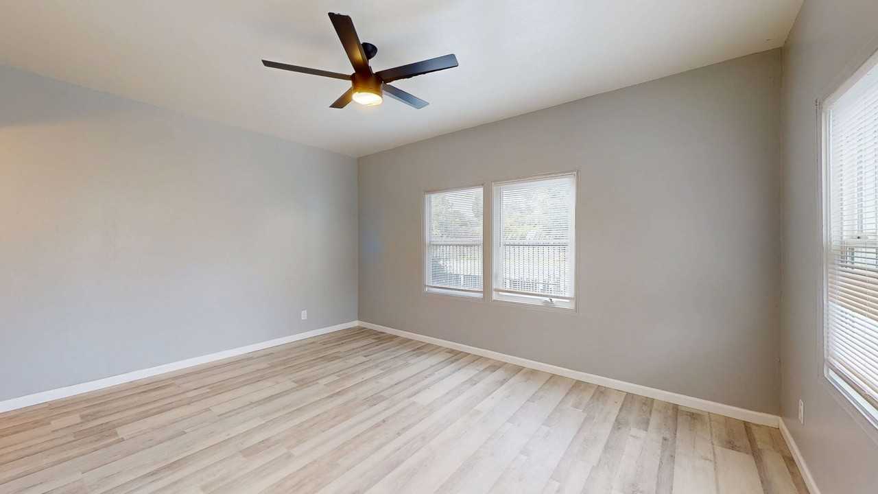 454 34th St - Photo 7 of 33