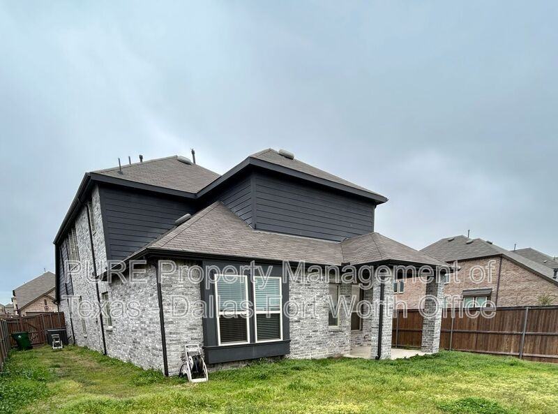 3918 Rochelle Ln - Photo 3 of 36