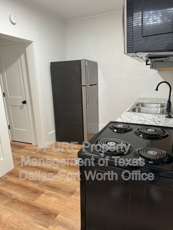 1208 Hawthorne Ave #B - Photo 6 of 11