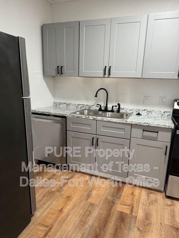 1208 Hawthorne Ave #B - Photo 7 of 11