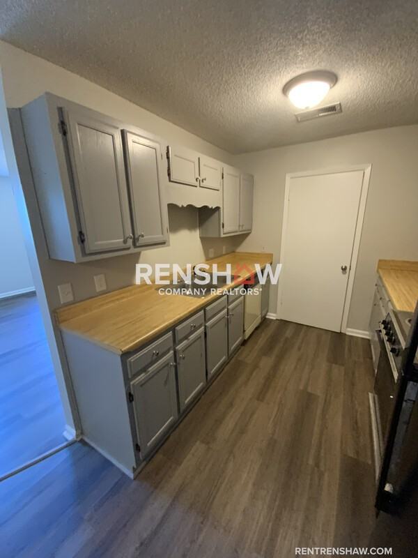 900 S College St #D21 - Photo 4 of 15