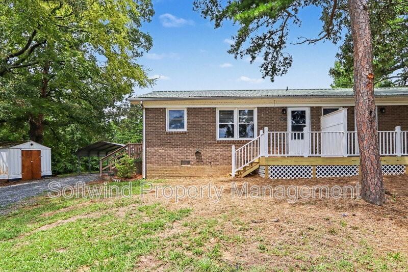 1050 Pine Crest Dr