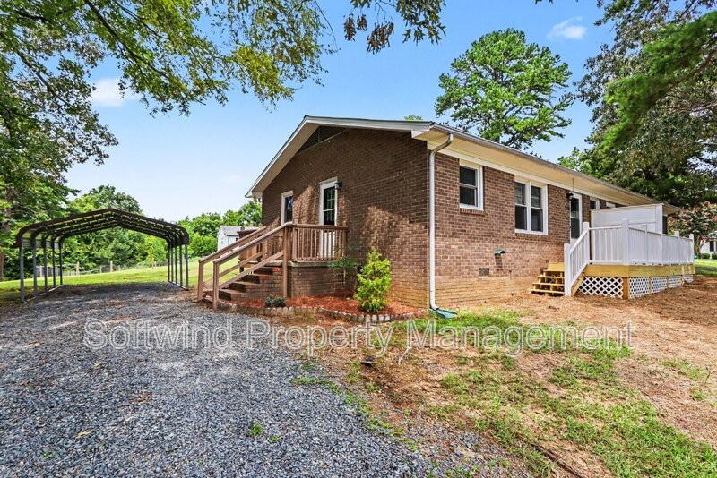 1050 Pine Crest Dr - Photo 2 of 18