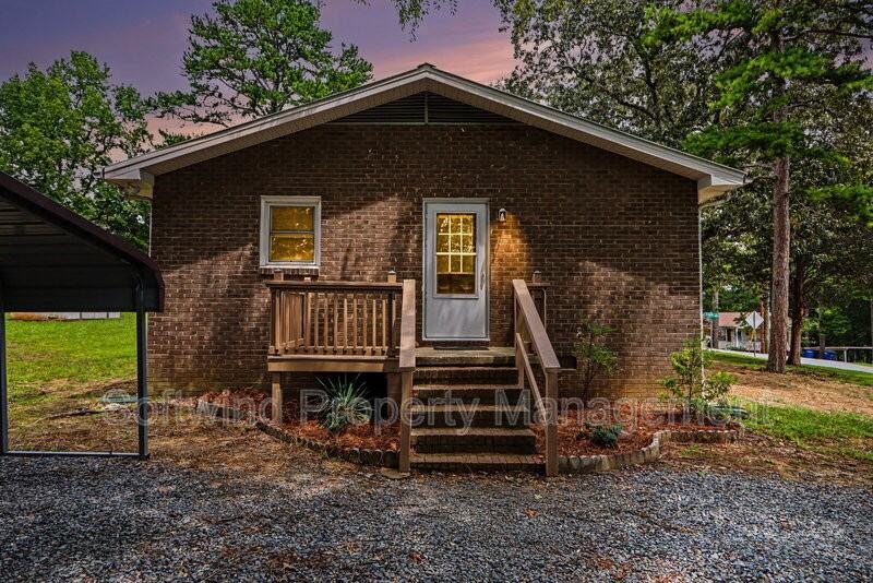 1050 Pine Crest Dr - Photo 3 of 18