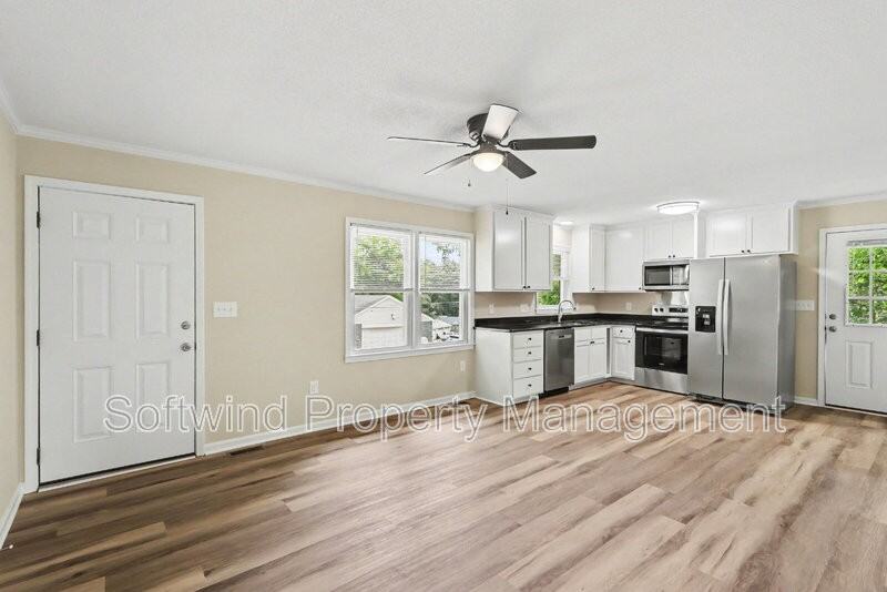 1050 Pine Crest Dr - Photo 5 of 18