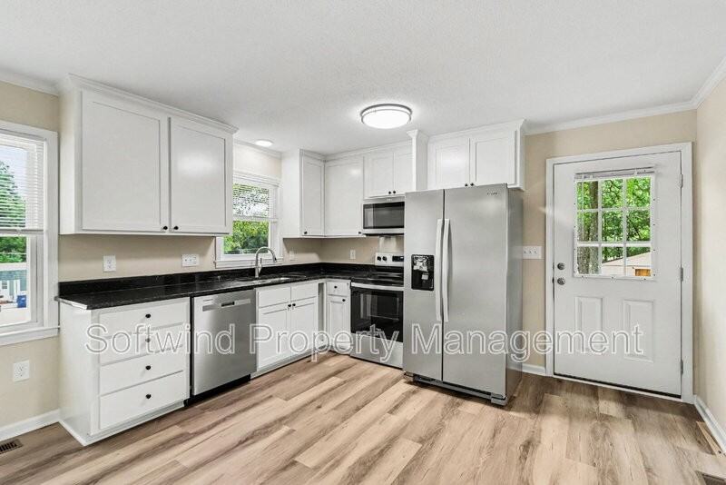 1050 Pine Crest Dr - Photo 7 of 18