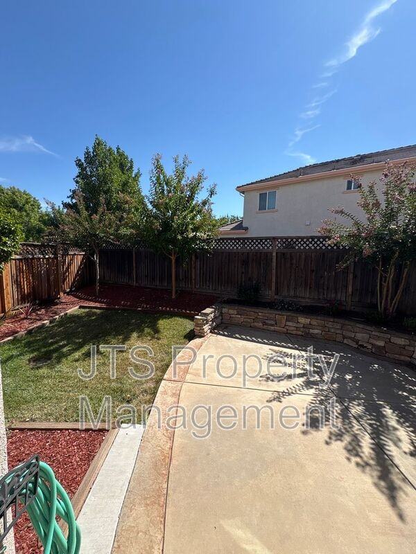 980 Latitude Ln - Photo 5 of 50