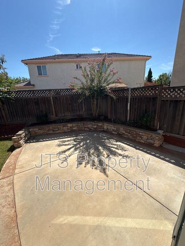 980 Latitude Ln - Photo 6 of 50