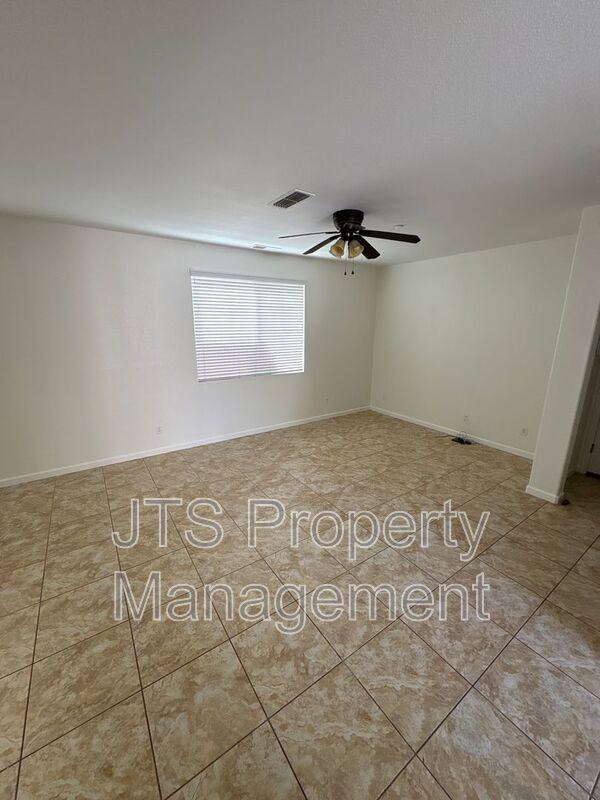 980 Latitude Ln - Photo 7 of 50