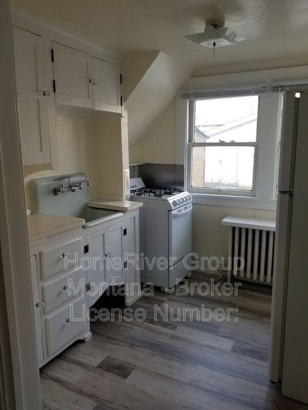 334 W Alder St #2 - Photo 5 of 10