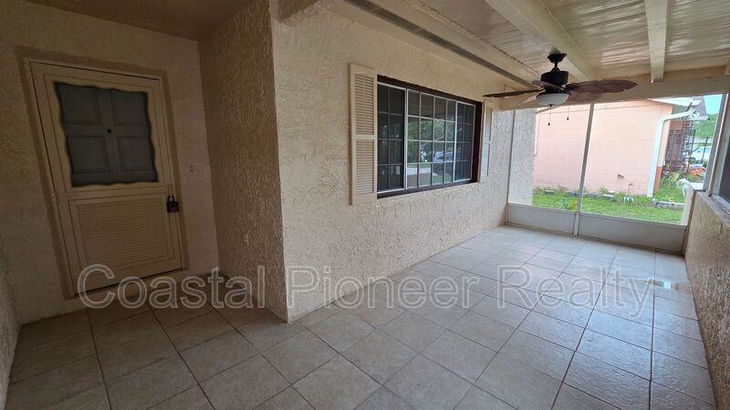4817 Cypress Tree Dr - Photo 4 of 31