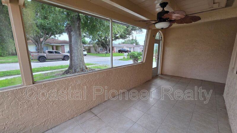 4817 Cypress Tree Dr - Photo 5 of 31