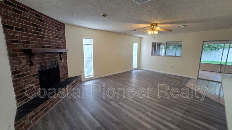 4817 Cypress Tree Dr - Photo 6 of 31
