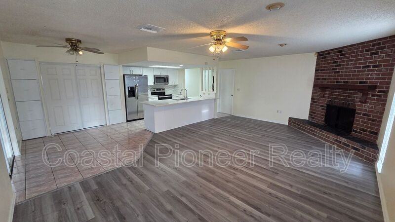 4817 Cypress Tree Dr - Photo 7 of 31