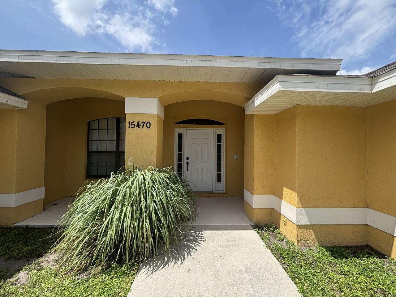 15470 Brainbridge Cir - Photo 2 of 22
