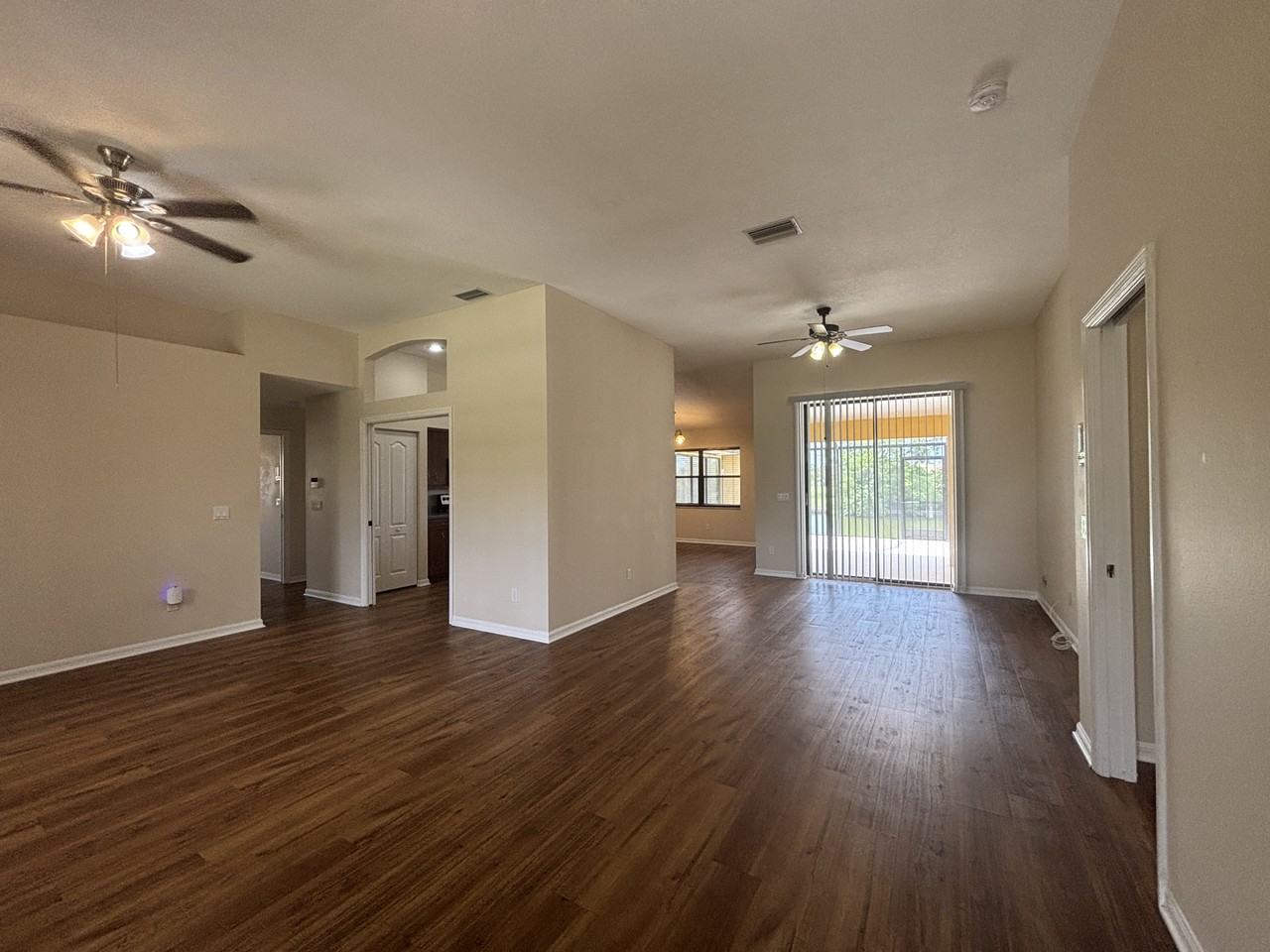 15470 Brainbridge Cir - Photo 6 of 22