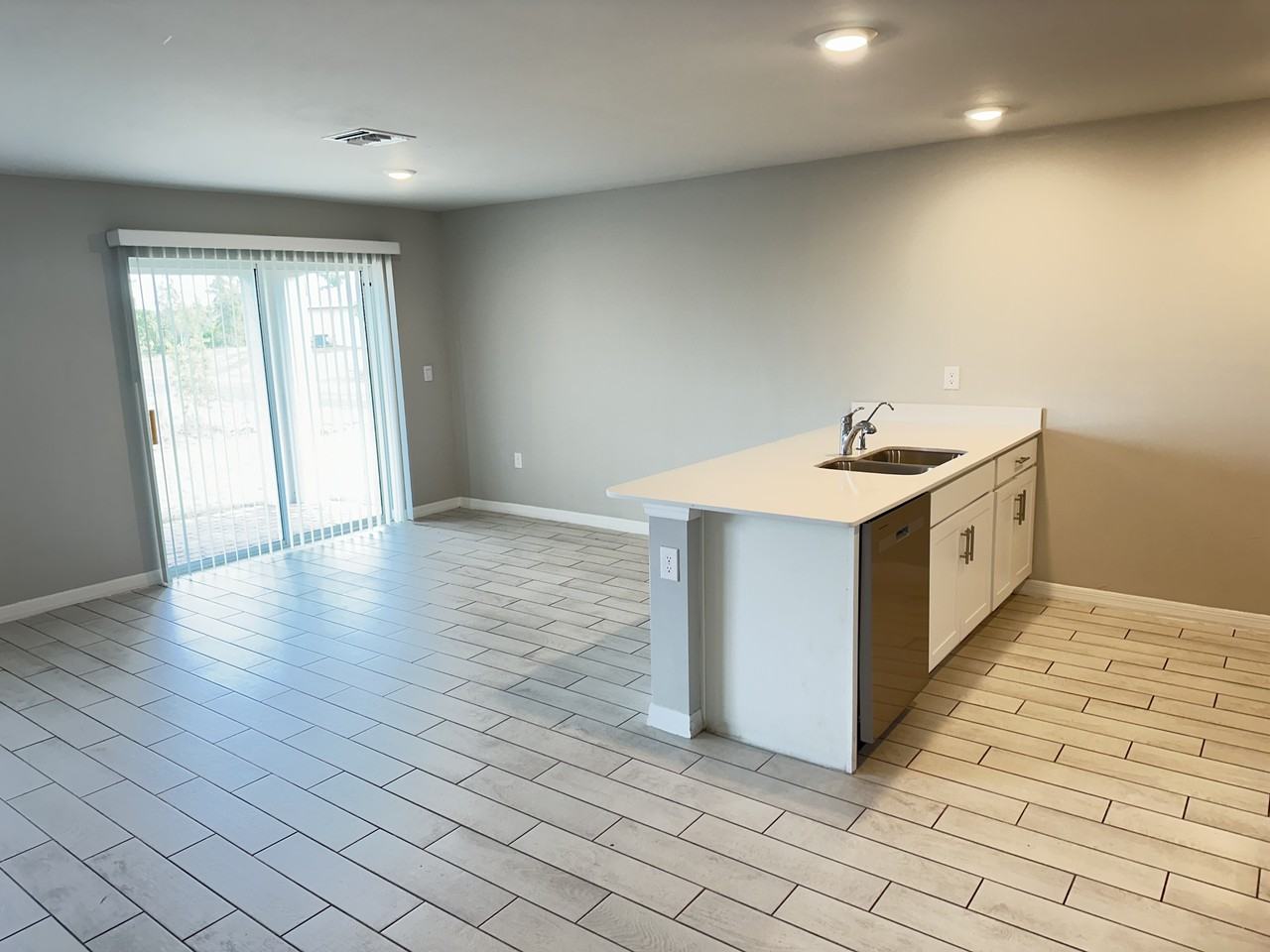 3000 62nd St W - Photo 4 of 25