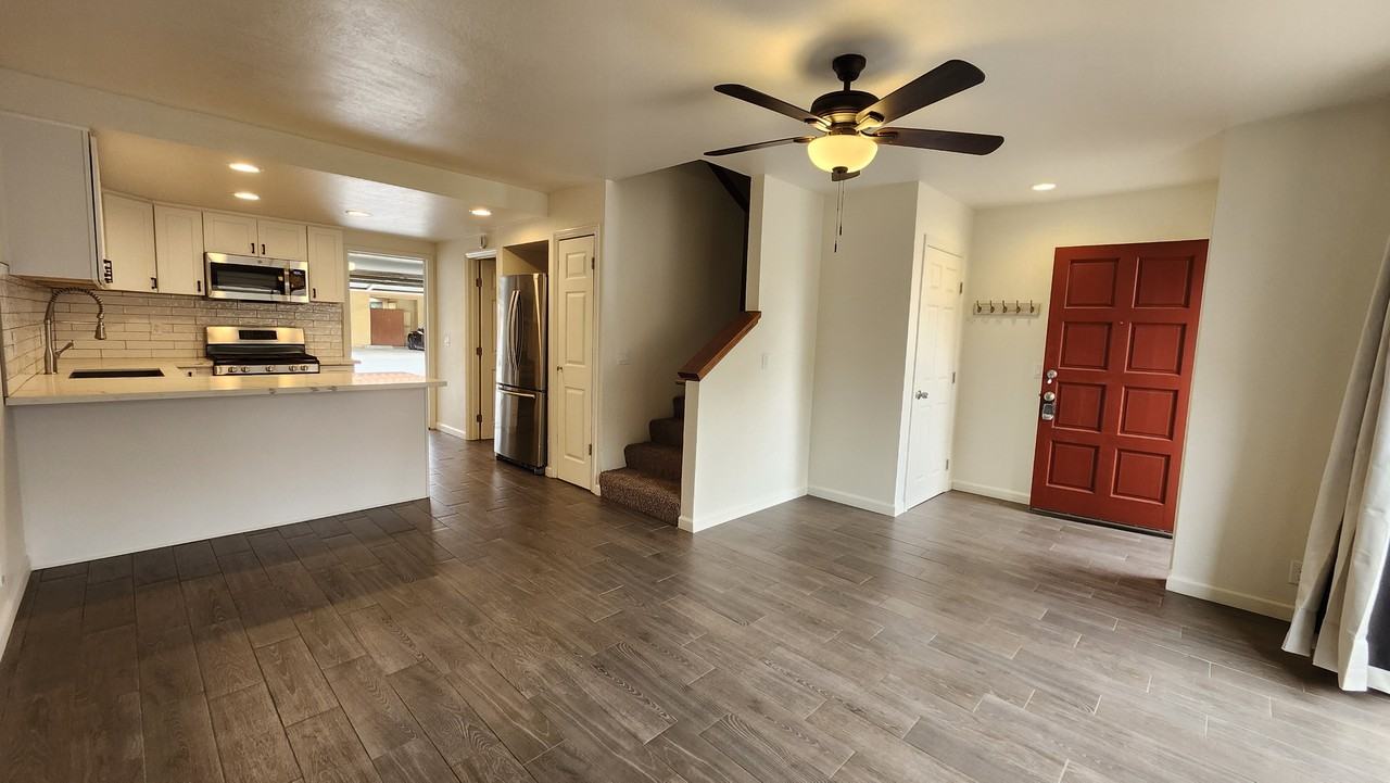 324 W Chestnut Ave - Photo 2 of 16