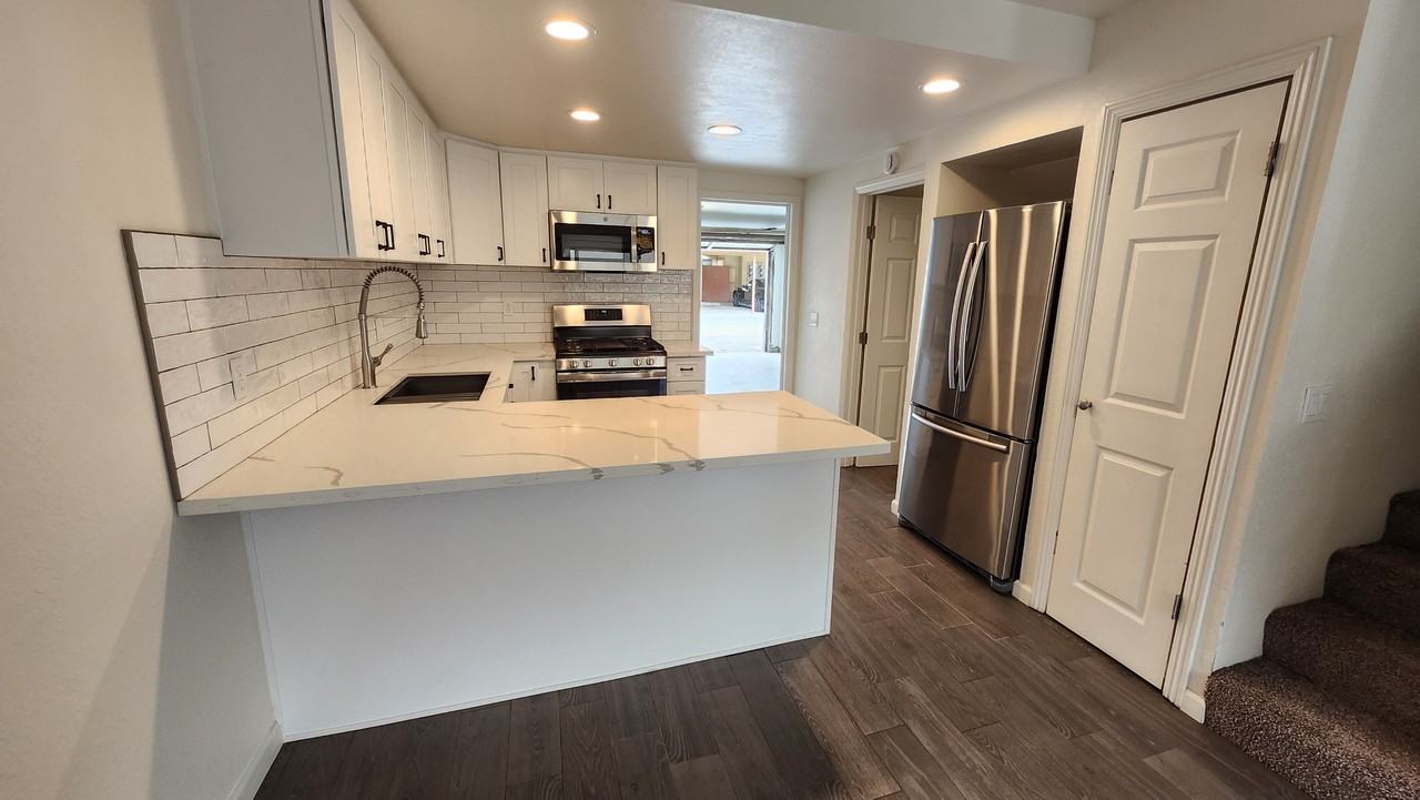 324 W Chestnut Ave - Photo 4 of 16