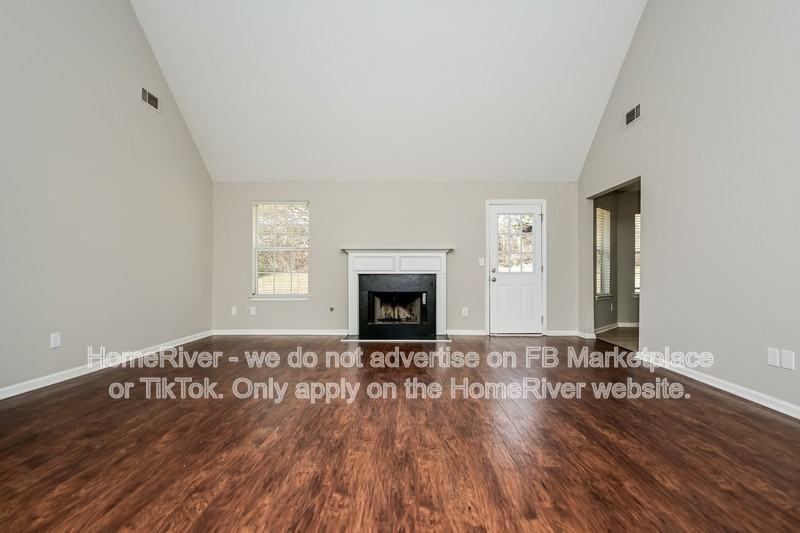 1017 Maris Ln - Photo 3 of 18