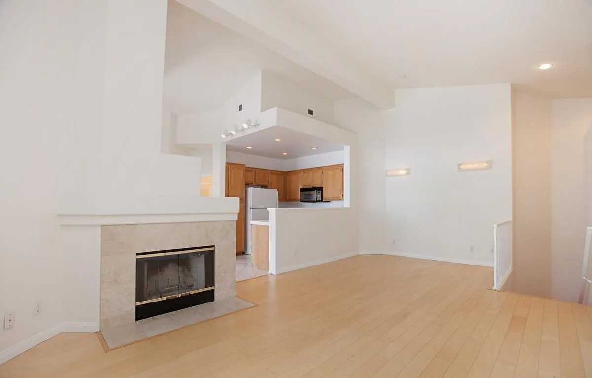 5558 Renaissance Ave - Photo 3 of 28