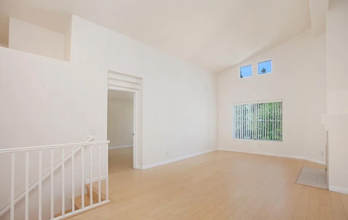 5558 Renaissance Ave - Photo 4 of 28