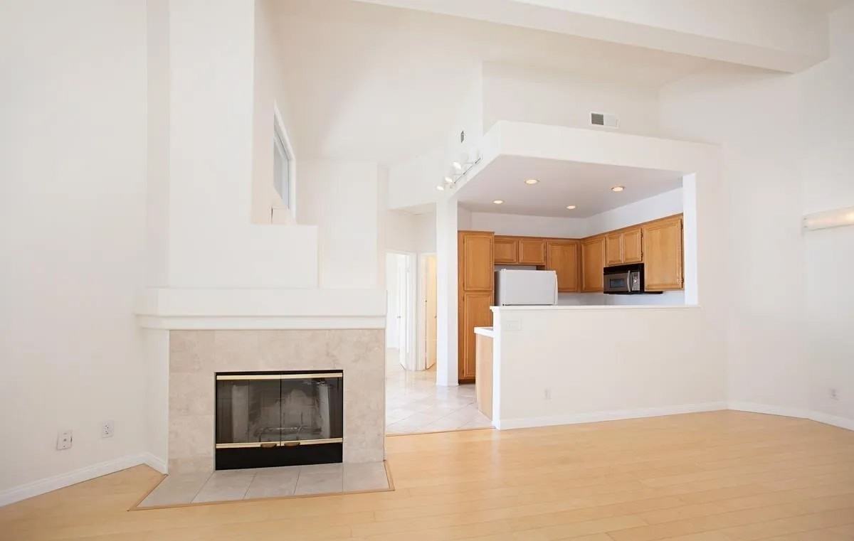 5558 Renaissance Ave - Photo 5 of 28