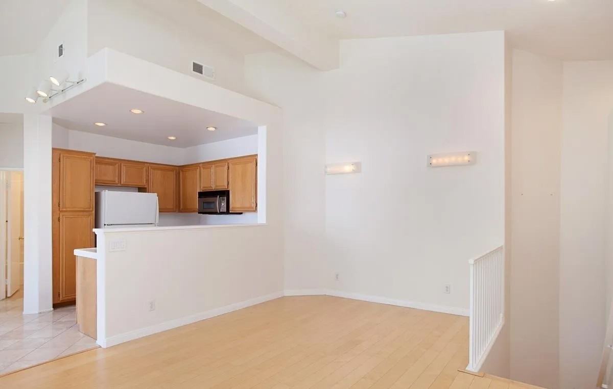 5558 Renaissance Ave - Photo 6 of 28