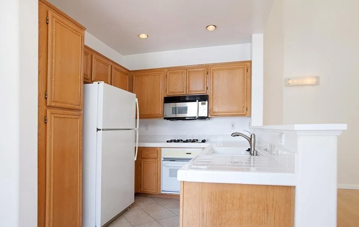 5558 Renaissance Ave - Photo 7 of 28