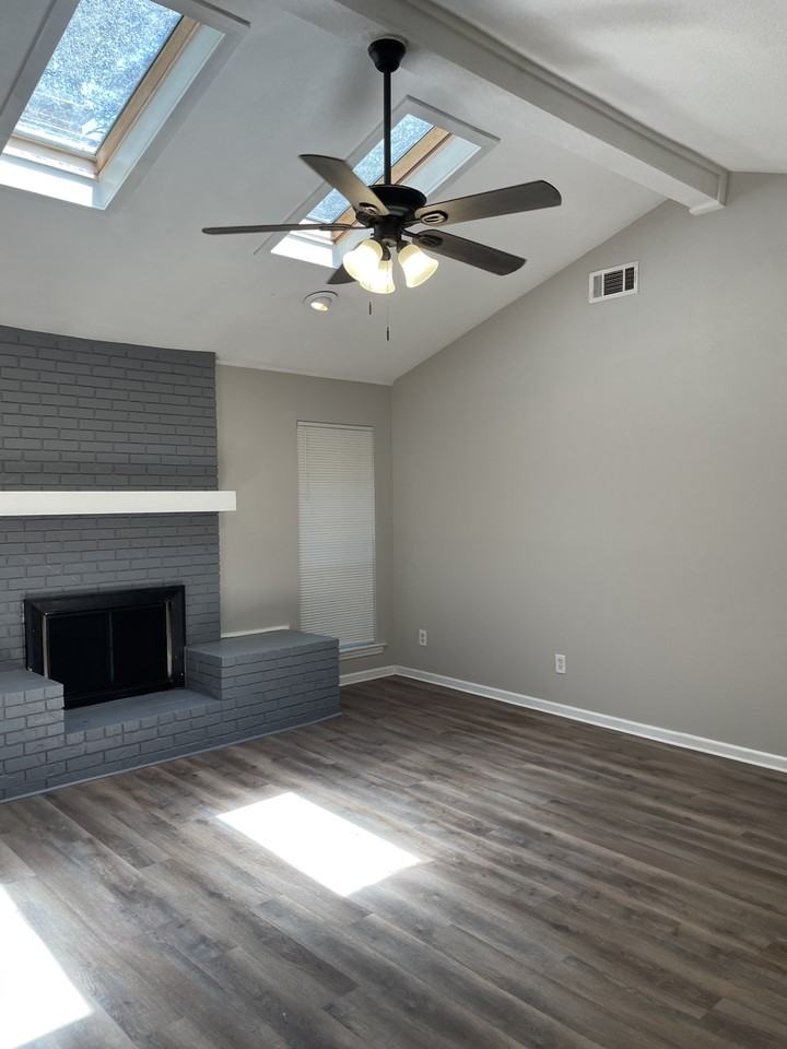 14009 Bayberry Pl - Photo 2 of 11