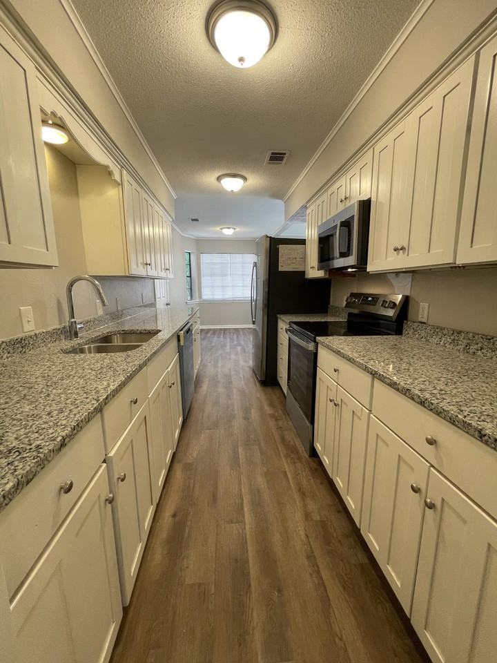14009 Bayberry Pl - Photo 3 of 11