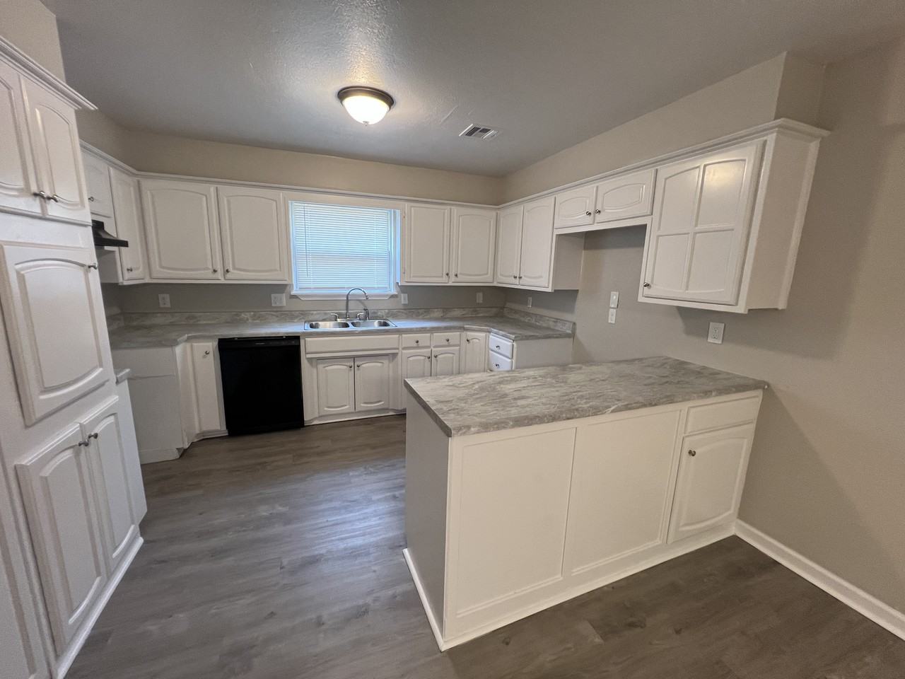 4201 Nw 59th St - Photo 5 of 23