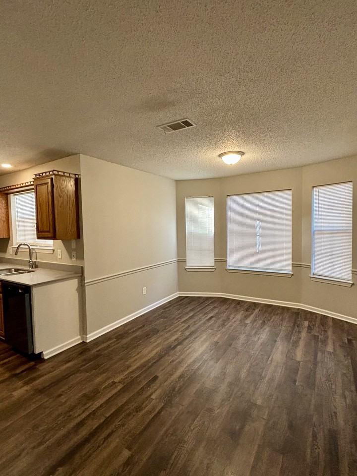 3 Eastwood Ct - Photo 6 of 15