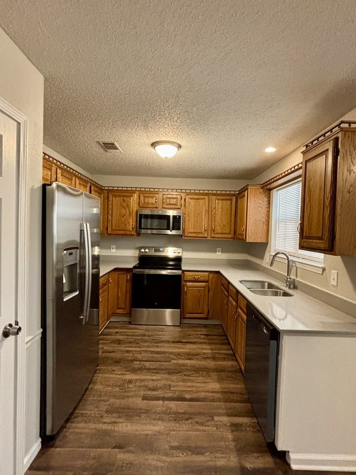 3 Eastwood Ct - Photo 7 of 15