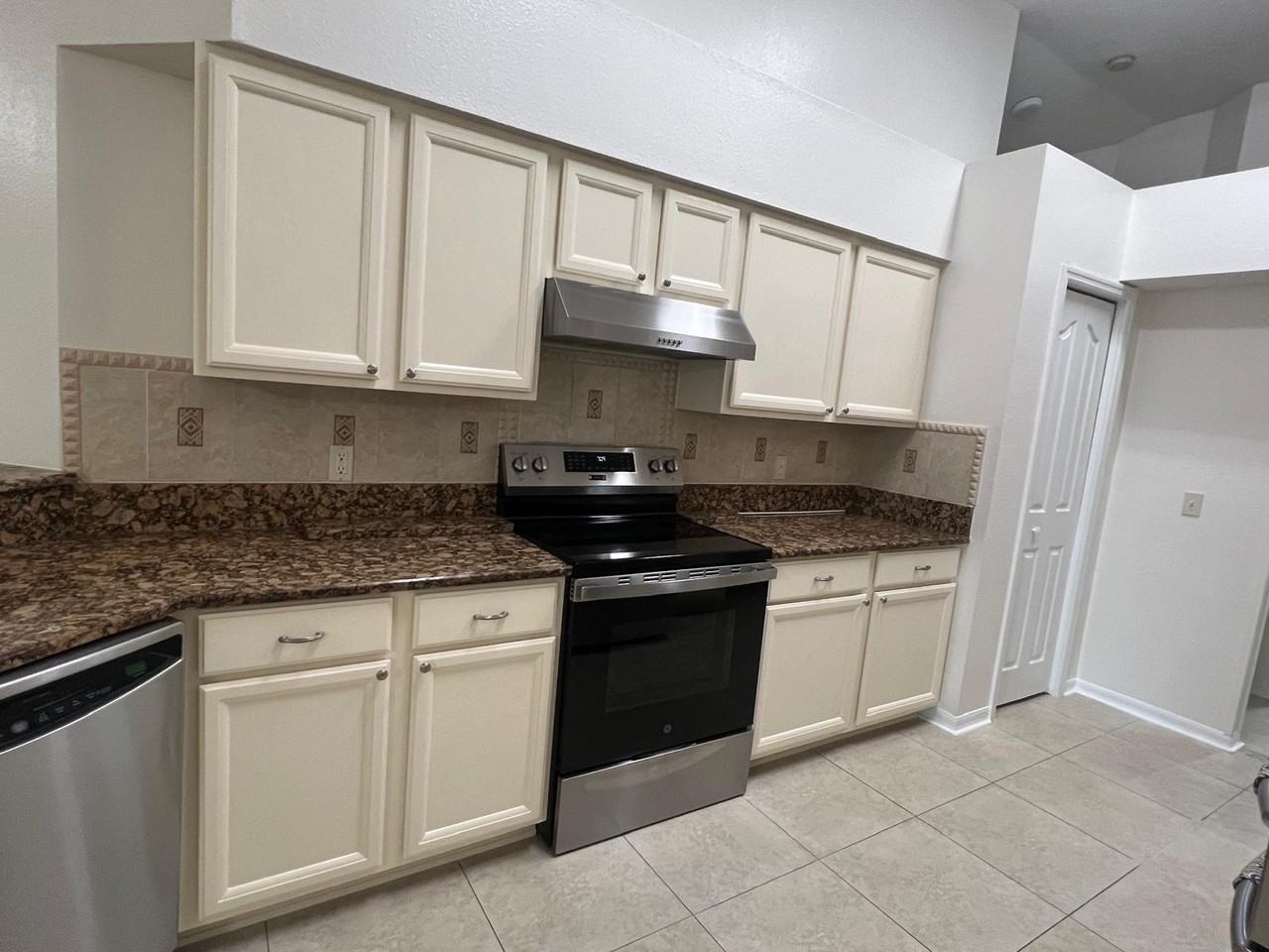 9023 Westbay Blvd - Photo 6 of 11