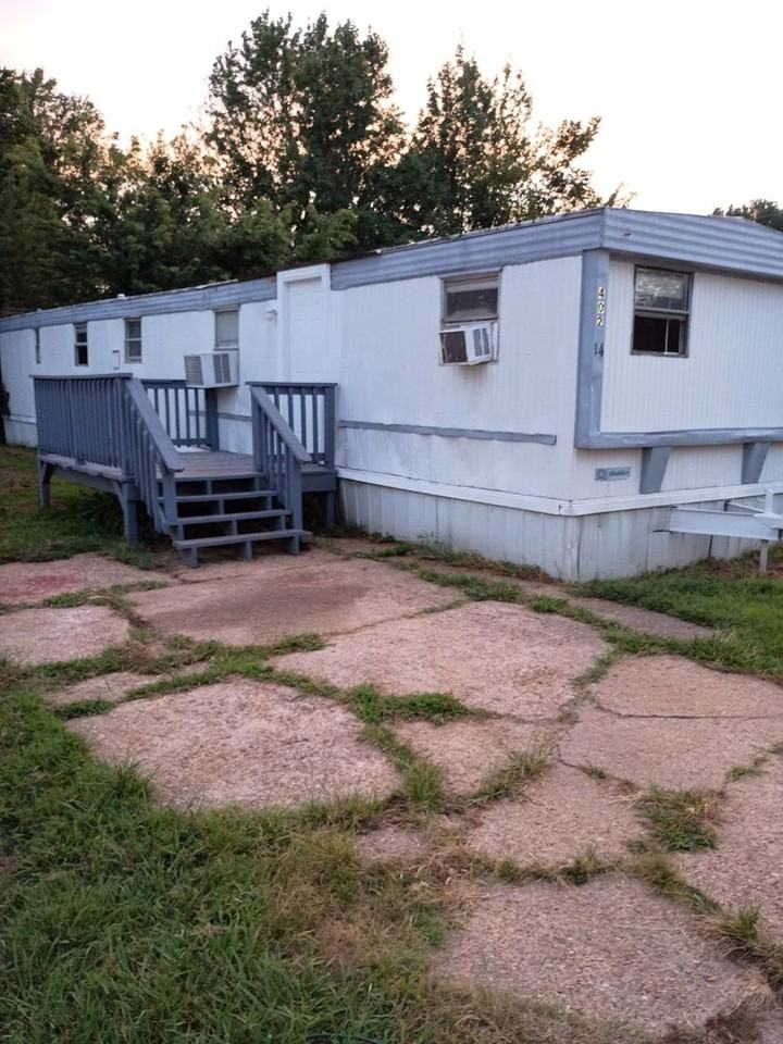 402 Dawn St - Photo 2 of 8