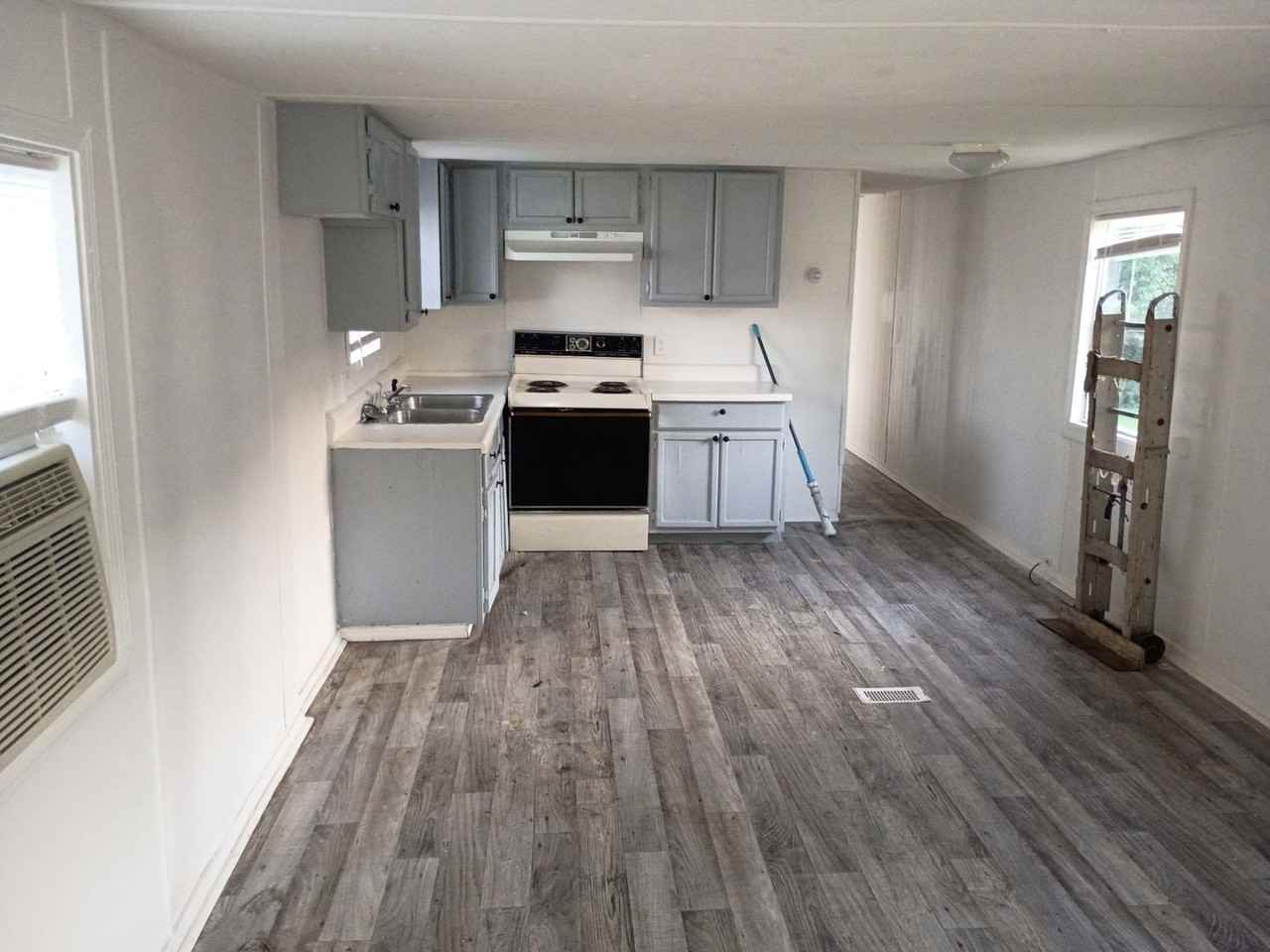 402 Dawn St - Photo 3 of 8