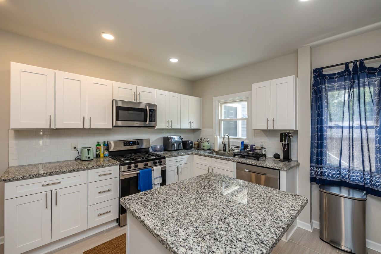 2588 Queenston Rd - Photo 3 of 32