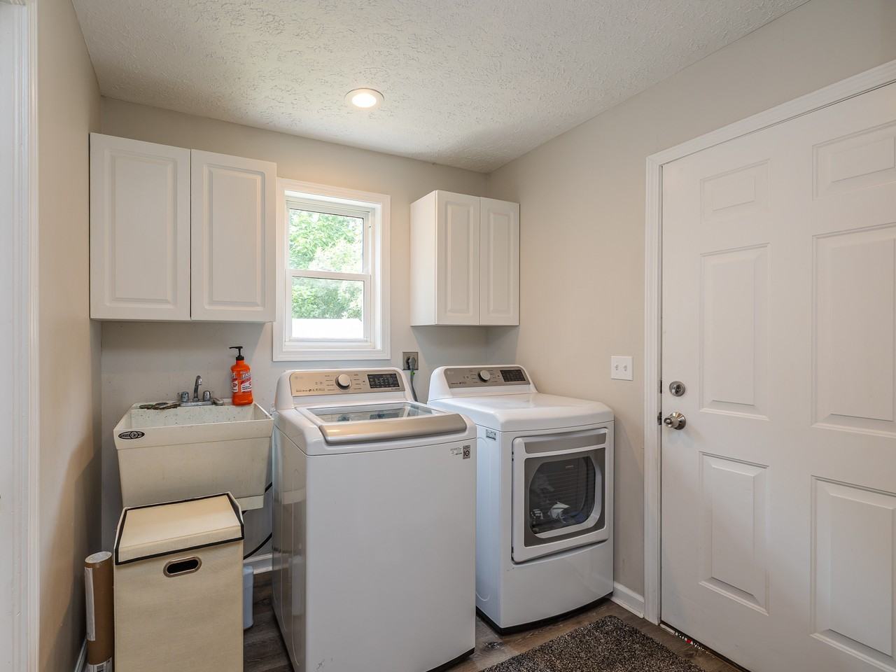 2588 Queenston Rd - Photo 4 of 32
