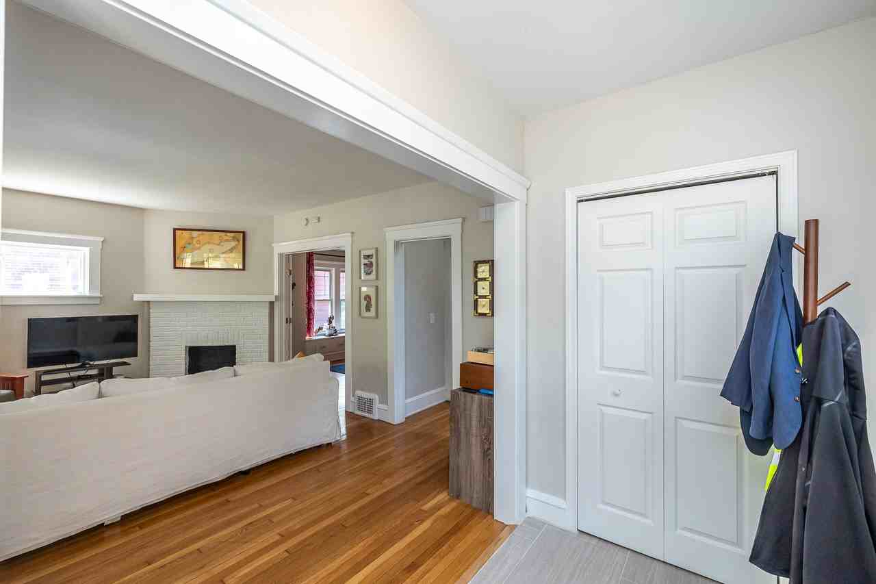 2588 Queenston Rd - Photo 5 of 32
