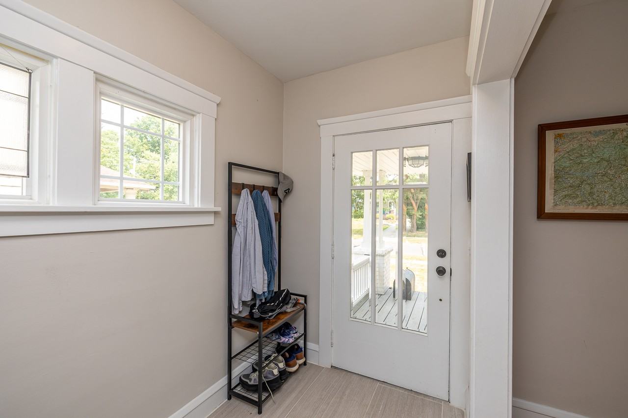 2588 Queenston Rd - Photo 6 of 32