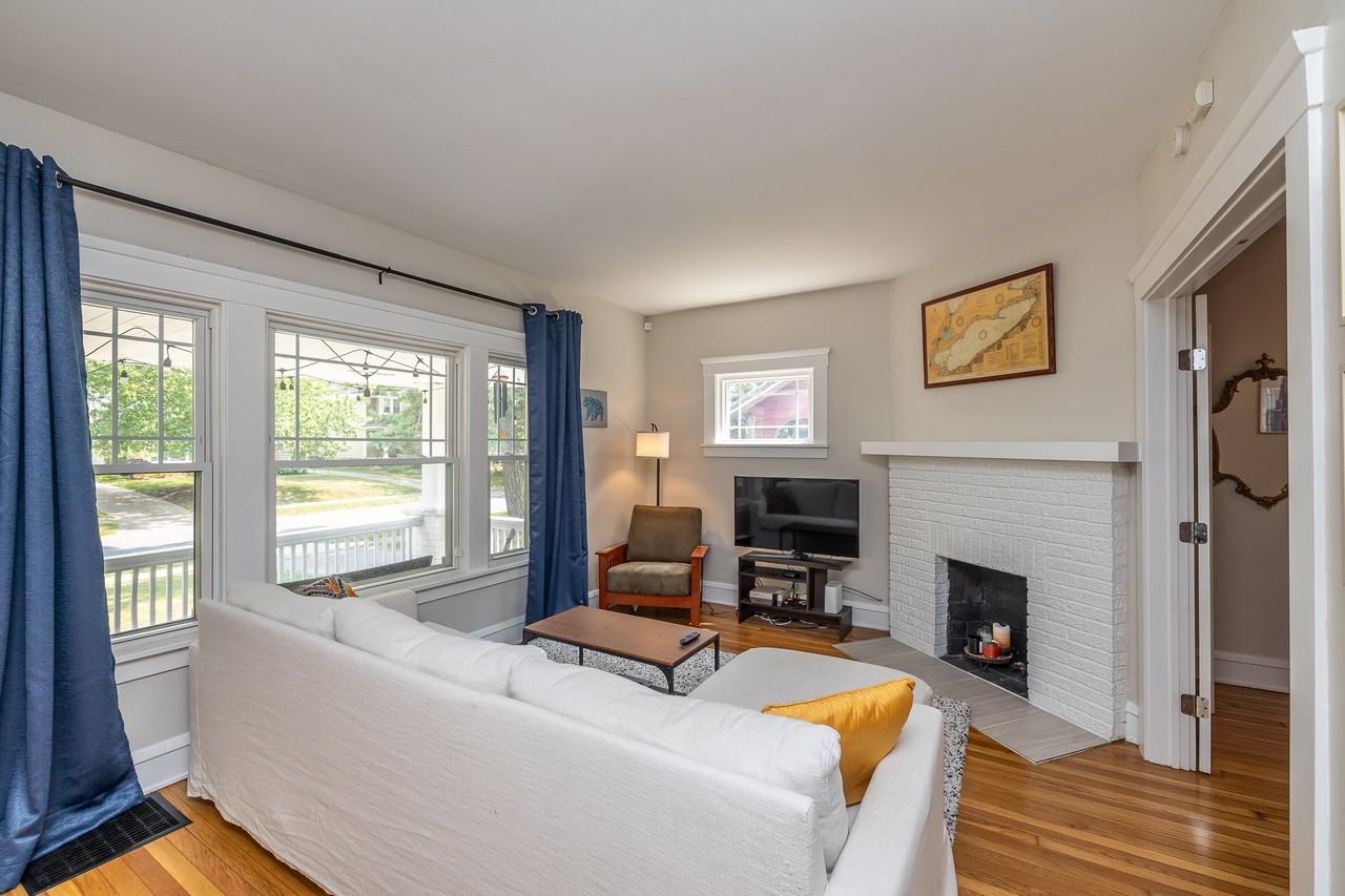 2588 Queenston Rd - Photo 7 of 32